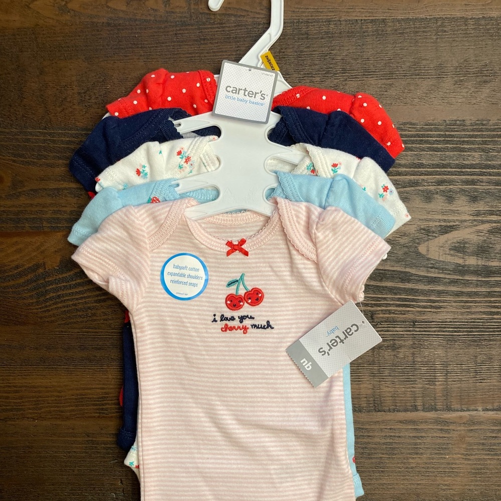 Carter’s baby girl short sleeve onesies size NB (5 pieces) NWT